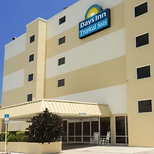 Отель Days By Wyndham Daytona Oceanfront